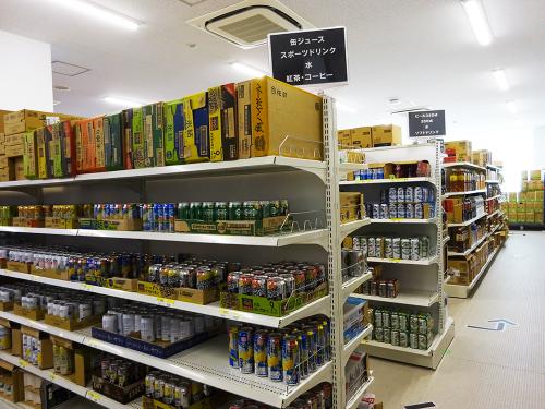 注文頻度の高い商品をストックする２階の専用棚